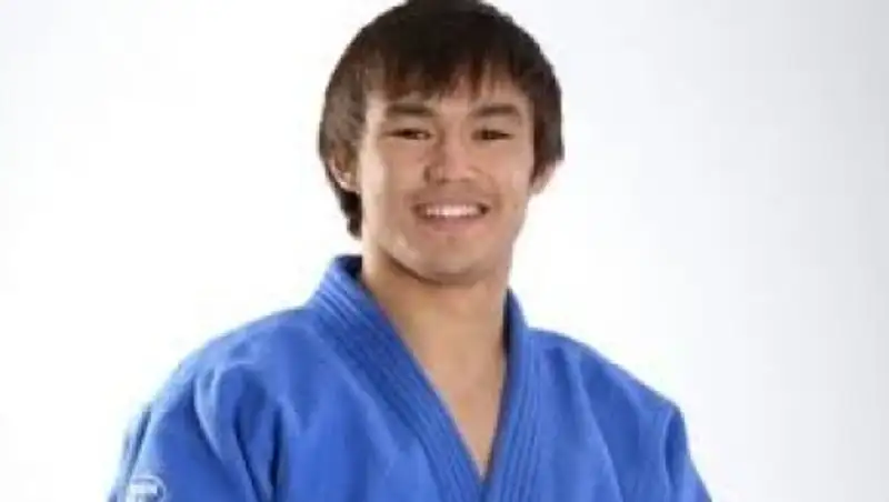 Сметов и Ибраев пробились в полуфинал чемпионата мира по дзюдо 