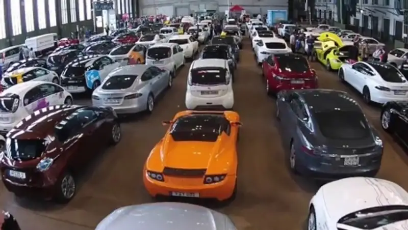 В Берлине состоялся рекордный парад электромобилей