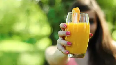 Диетолог рассказала какие опасные вещества содержатся в пакетированных соках, фото - Новости Zakon.kz от 15.01.2023 09:54