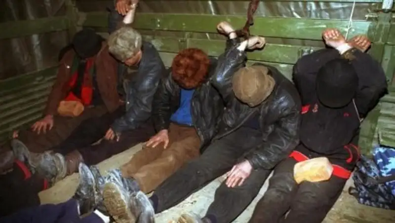 Трое фермеров из Караганды обвиняются в вывозе людей в трудовое рабство