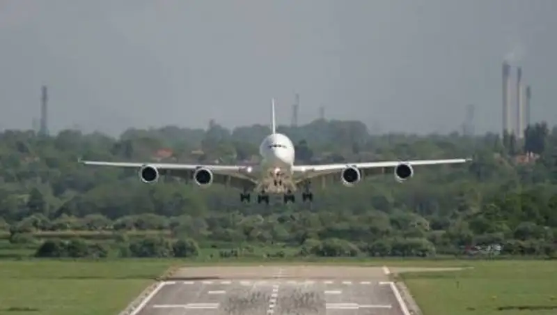 У двух прилетевших в Казахстан пассажиров обнаружили коронавирус