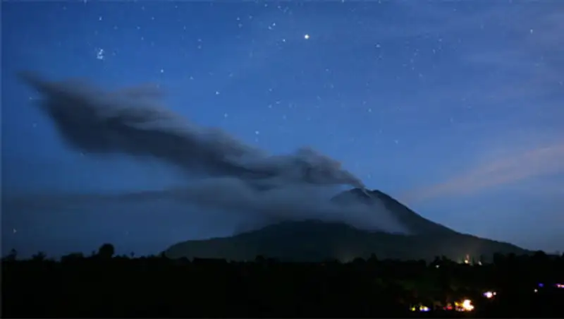 Вулканическая зима на Суматре - последствие извержения вулкана Синабунг, фото - Новости Zakon.kz от 26.11.2013 18:18