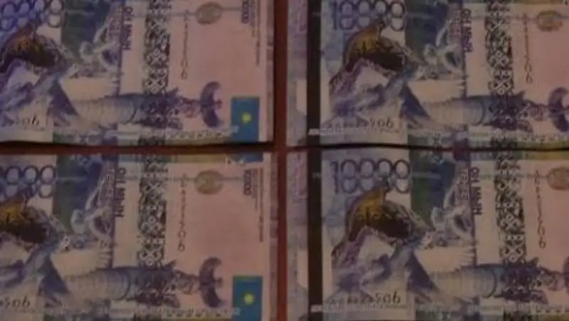 В Экибастузе мужчина оплачивал покупки сувенирными деньгами