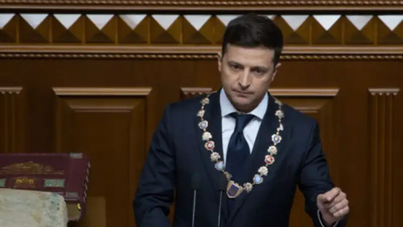 Зеленский подписал первый указ