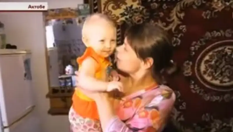 История о брошенной девочке в Актобе получила неожиданную развязку