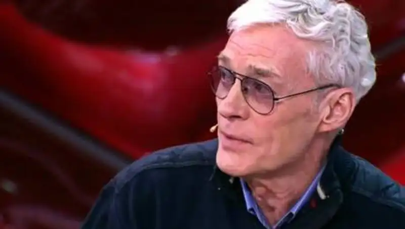 Актера Бориса Щербакова вновь госпитализировали с пневмонией