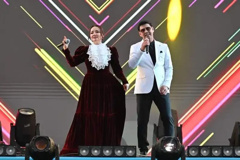 В Шымкенте на площади Астана прошел праздничный гала-концерт, фото - Новости Zakon.kz от 26.10.2023 15:35