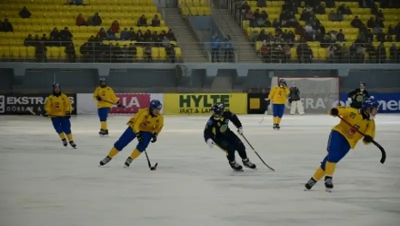 Сборная Казахстана по бенди проиграла второй матч на чемпионате мира 