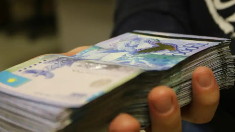 Проблему разницы зарплат иностранцев и казахстанцев решат законодательно