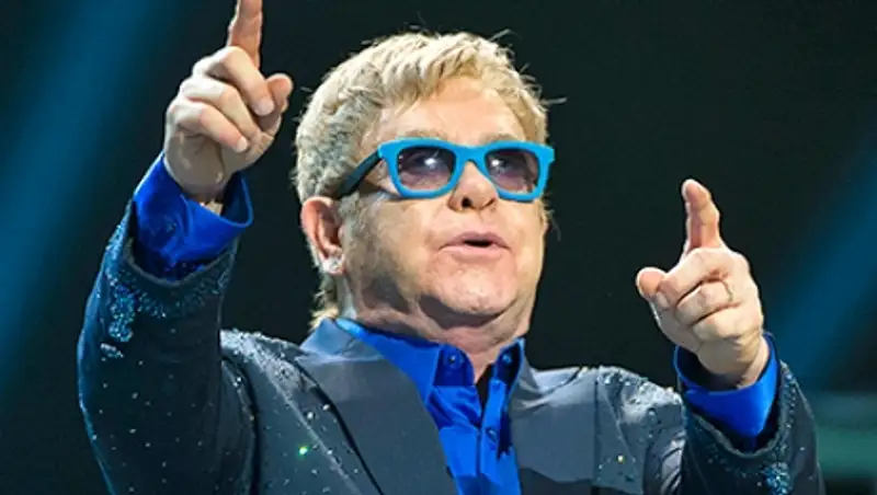 Элтон Джон помирился с Dolce & Gabbana