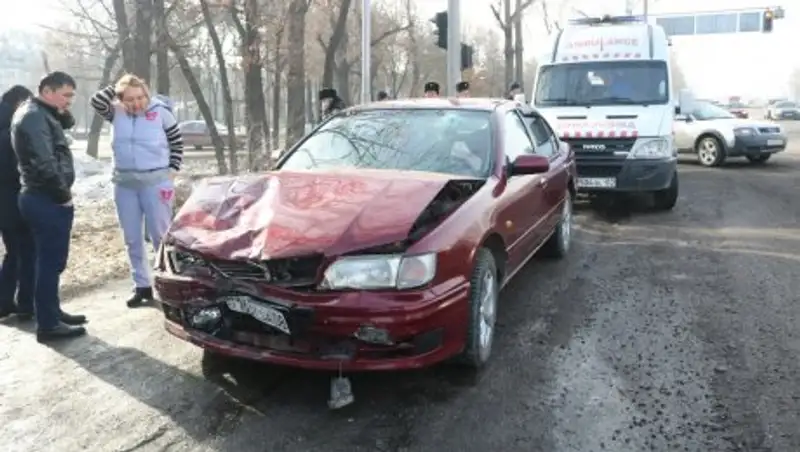 В ДТП в Алматы пострадала беременная женщина