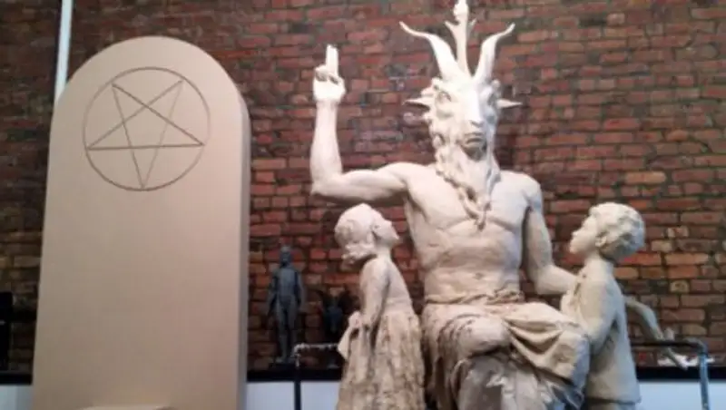 Статую Сатаны установили в Арканзасе