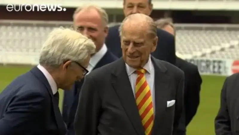 Муж Елизаветы II извинился перед пострадавшей в ДТП женщиной