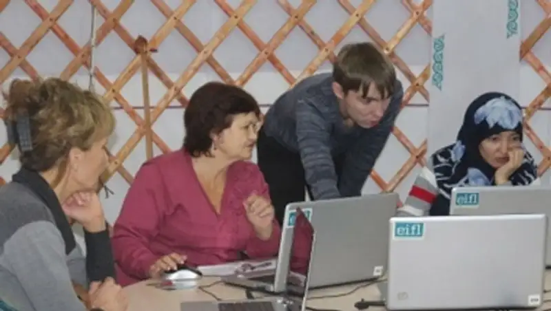 В ВКО обывателей научили пользоваться электронными госуслугами