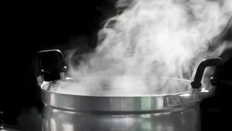 В Кокшетау врачи спасли малыша, который опрокинул на себя кастрюлю с кипятком