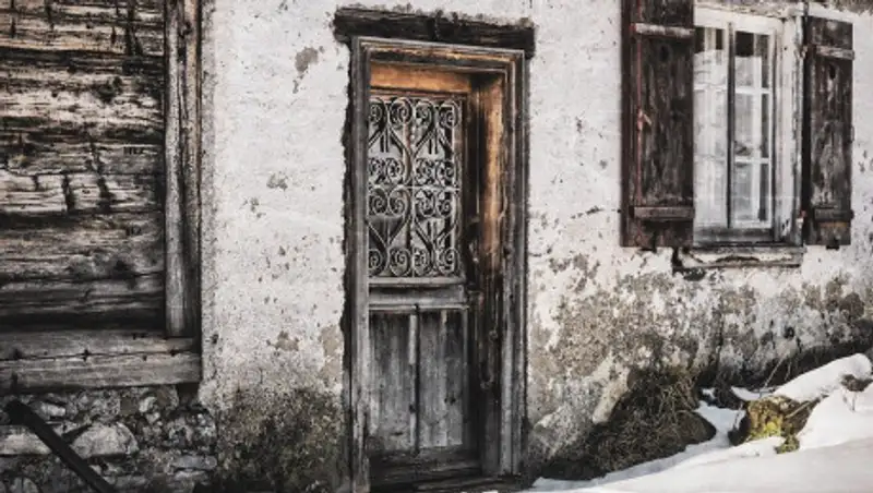 Жители Арыси вынуждены зимовать в аварийных домах