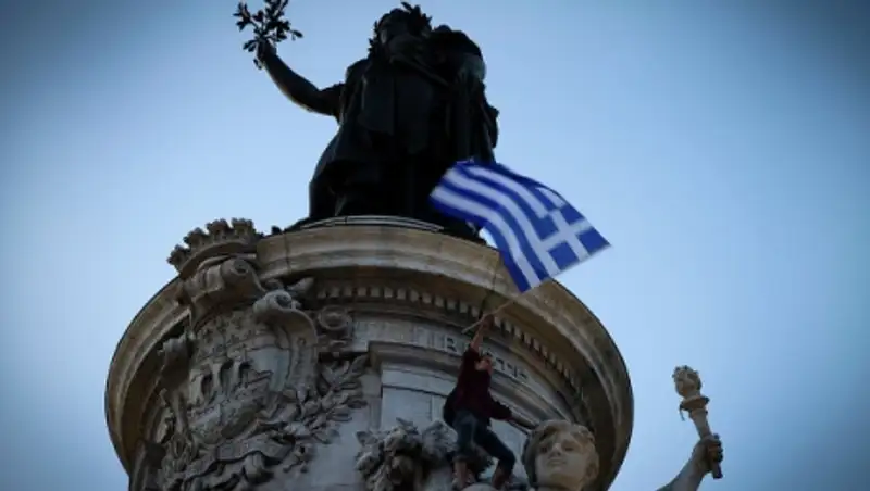 Анархисты в Афинах устроили погром на избирательном участке