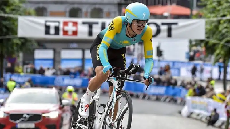 Казахстанский велогонщик завоевал седьмую золотую медаль для команды на ЧА