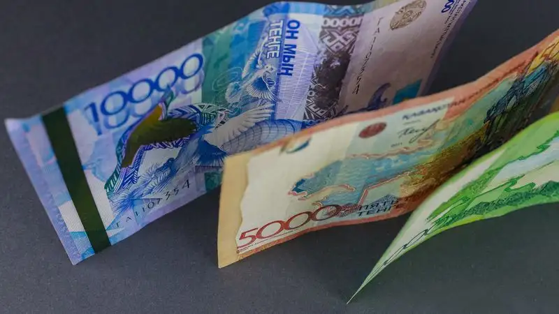 Бумажные деньги уходят в прошлое: казахстанцы предпочитают безналичный расчет