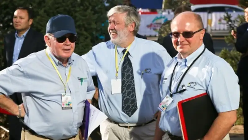 Аким Алматы Байбек встретился с комиссаром UCI Джеком Ватсоном