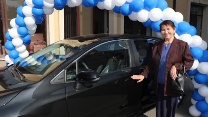 Двое пенсионеров выиграли автомобили, оформив денежные кредиты в Евразийском банке