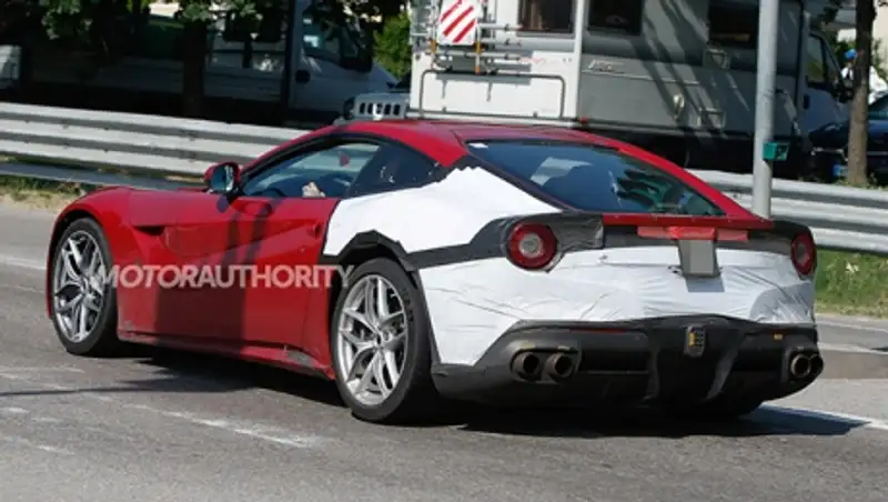 Ferrari начала тесты обновленной F12berlinetta