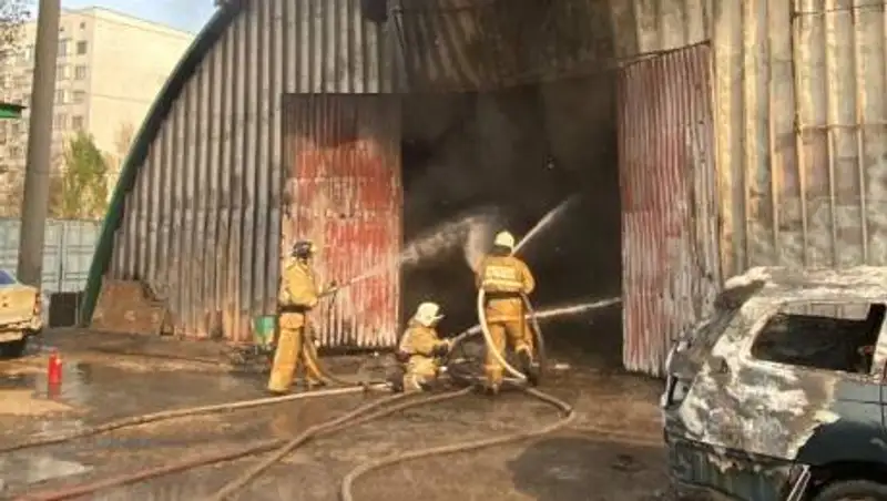 Взрыв произошел в районе "КарСити" в Алматы