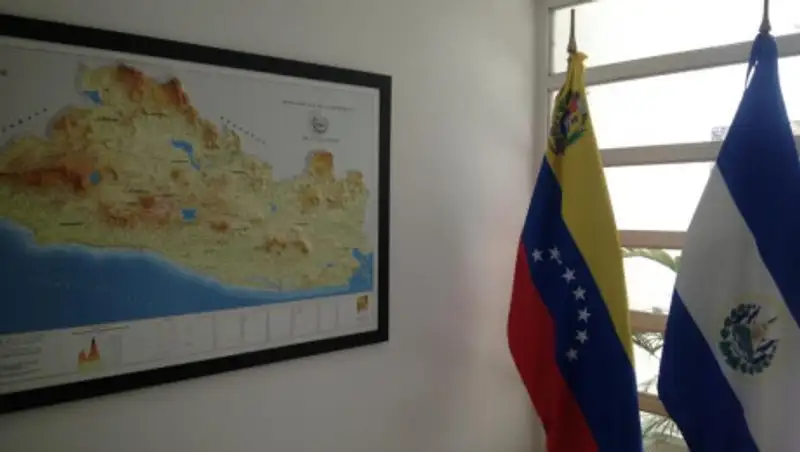 Венесуэла выслала весь дипломатический корпус Сальвадора