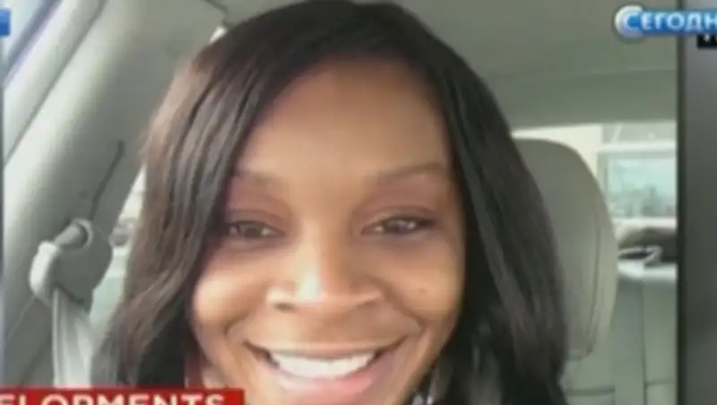 Тысячи американцев требуют расследовать загадочную смерть темнокожей Сандры в камере