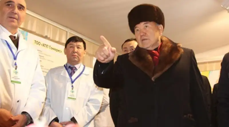 Глава государства прибыл с рабочей поездкой в Акмолинскую область (фото), фото - Новости Zakon.kz от 23.02.2012 22:43
