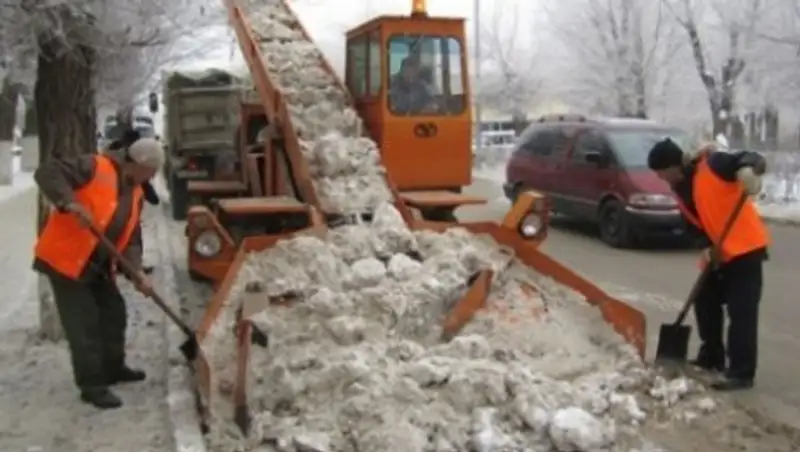 В акимате Алматы ответили на критику о некачественной уборке снега