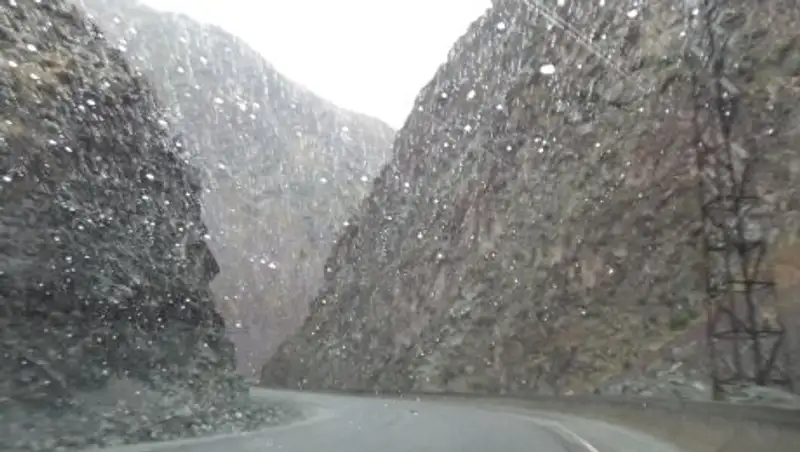 В Кыргызстане на стратегической автотрассе Бишкек — Ош сель парализовал движение