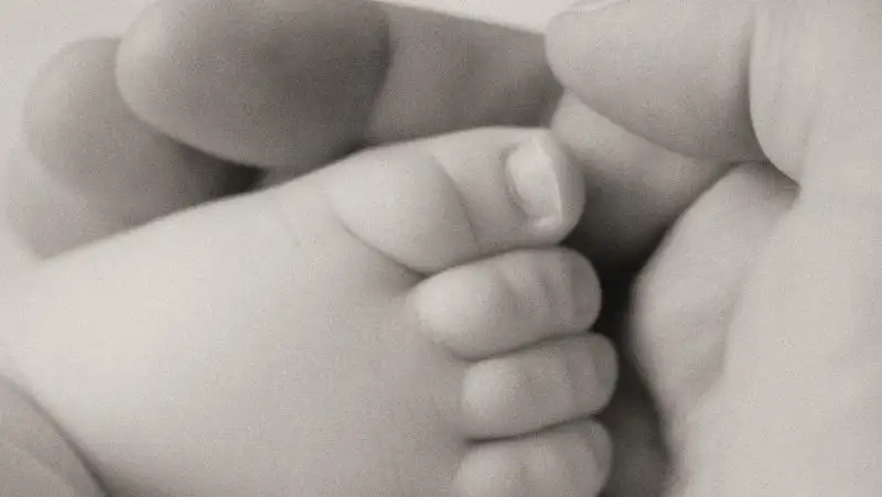 Стало известно о состоянии новорожденного, которого достали из уличного туалета в Алматы