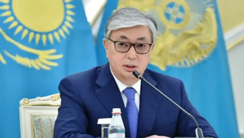 Токаев поздравил школьников с последним звонком