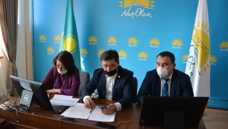 "Nur Otan" приступил к решению проблем граждан в режиме онлайн