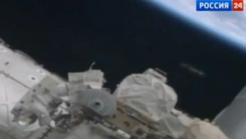 Астронавты NASA сняли НЛО у космической станции