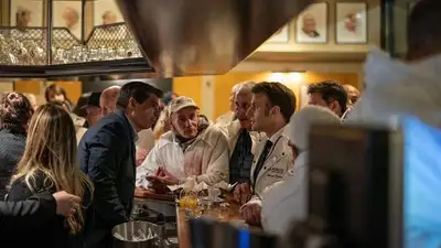 Залпом выпил бутылку пива на публику, фото - Новости Zakon.kz от 19.06.2023 00:34