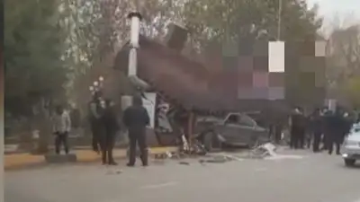 BMW снес остановку в Туркестанской области, фото - Новости Zakon.kz от 15.11.2022 17:11