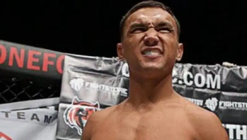 Менеджер казахстанского бойца анонсировал большой бой с экс-чемпионом UFC