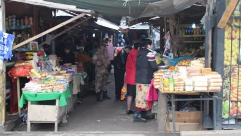 В Алматы начали снос незаконного рынка в районе автовокзала "Саяхат"