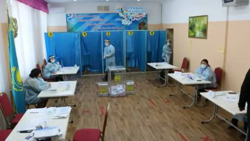 Почему камеры наблюдения заклеили скотчем на избирательном участке