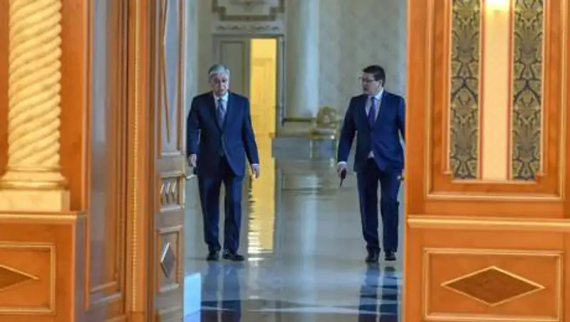 Президент получил второй компонент вакцины "Спутник V"