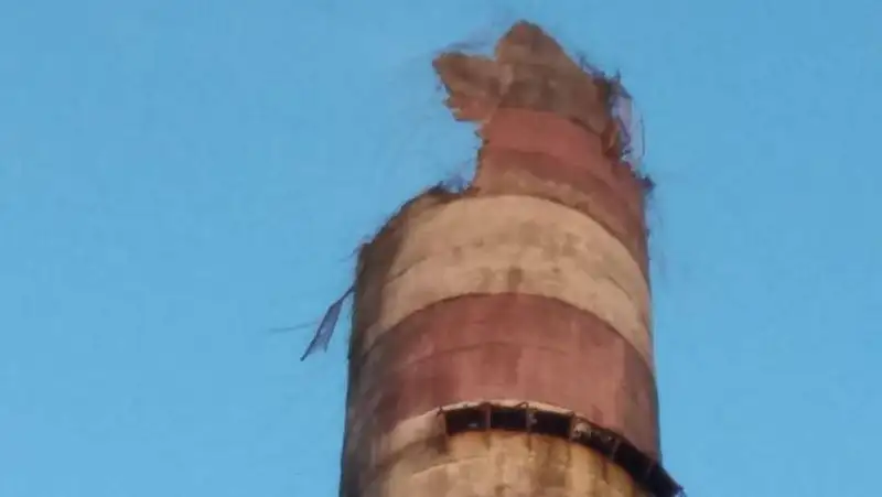 Сдул ветер – в СКО озвучили предварительную причину падения трубы