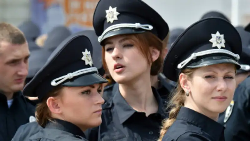 Арестуй немедленно! Самые милые девушки-полицейские