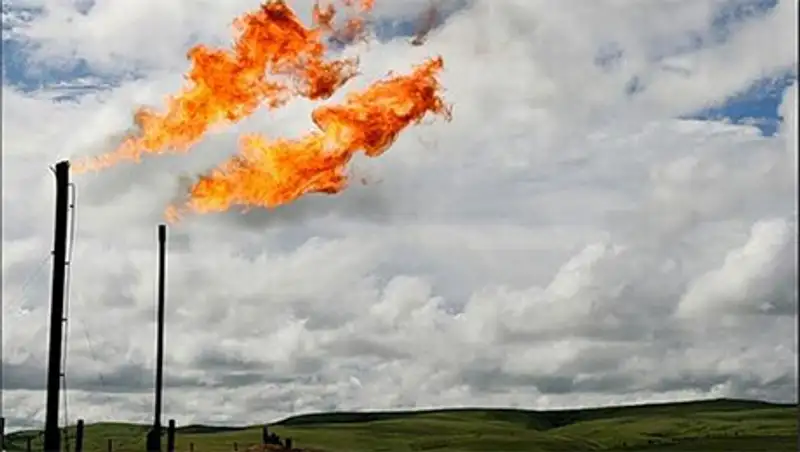 АО «СНПС Актобемунайгаз» возместит ущерб в 5,3 млрд. тг. за сверхнормативное сжигание газа, фото - Новости Zakon.kz от 14.11.2013 22:10