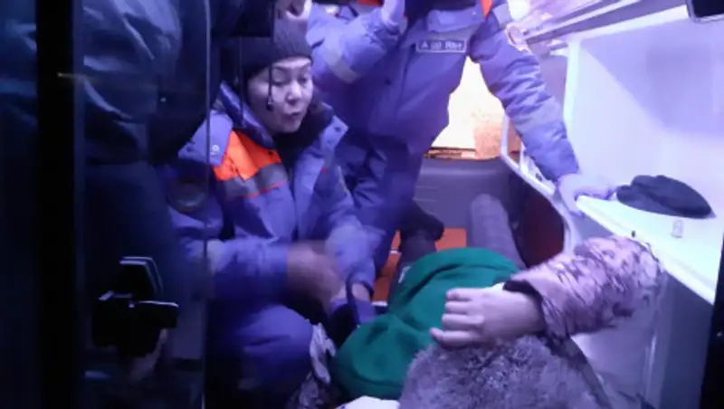 Врачам пришлось пешком добираться до роженицы в Акмолинской области