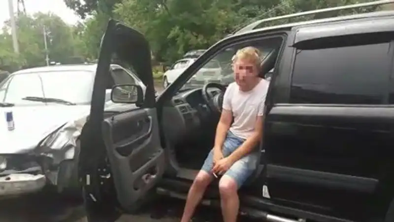 Пьяный водитель спровоцировал массовое ДТП в Алматы