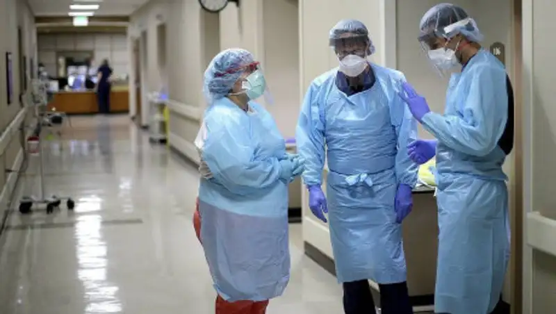 Число случаев заражения коронавирусом в мире превысило 24 млн