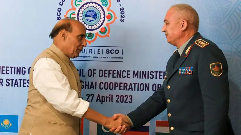 Министр обороны Казахстана прибыл в Нью-Дели