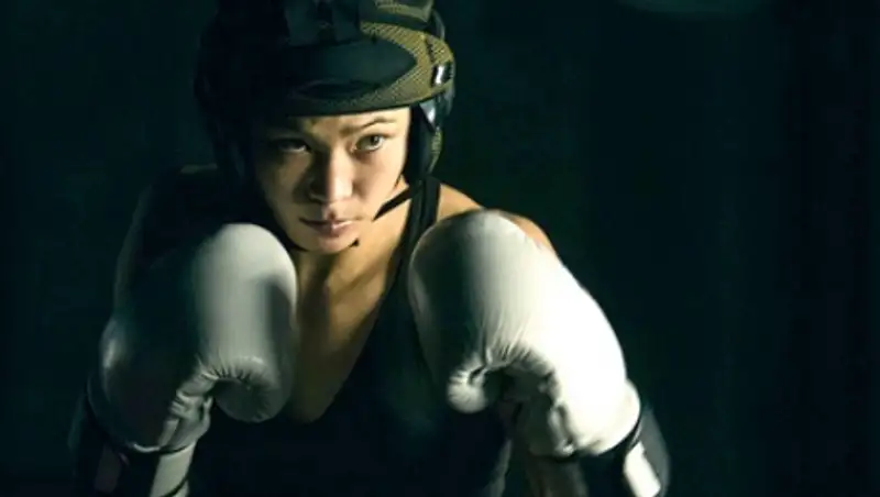 Американская модель-каратистка стала бойцом UFC